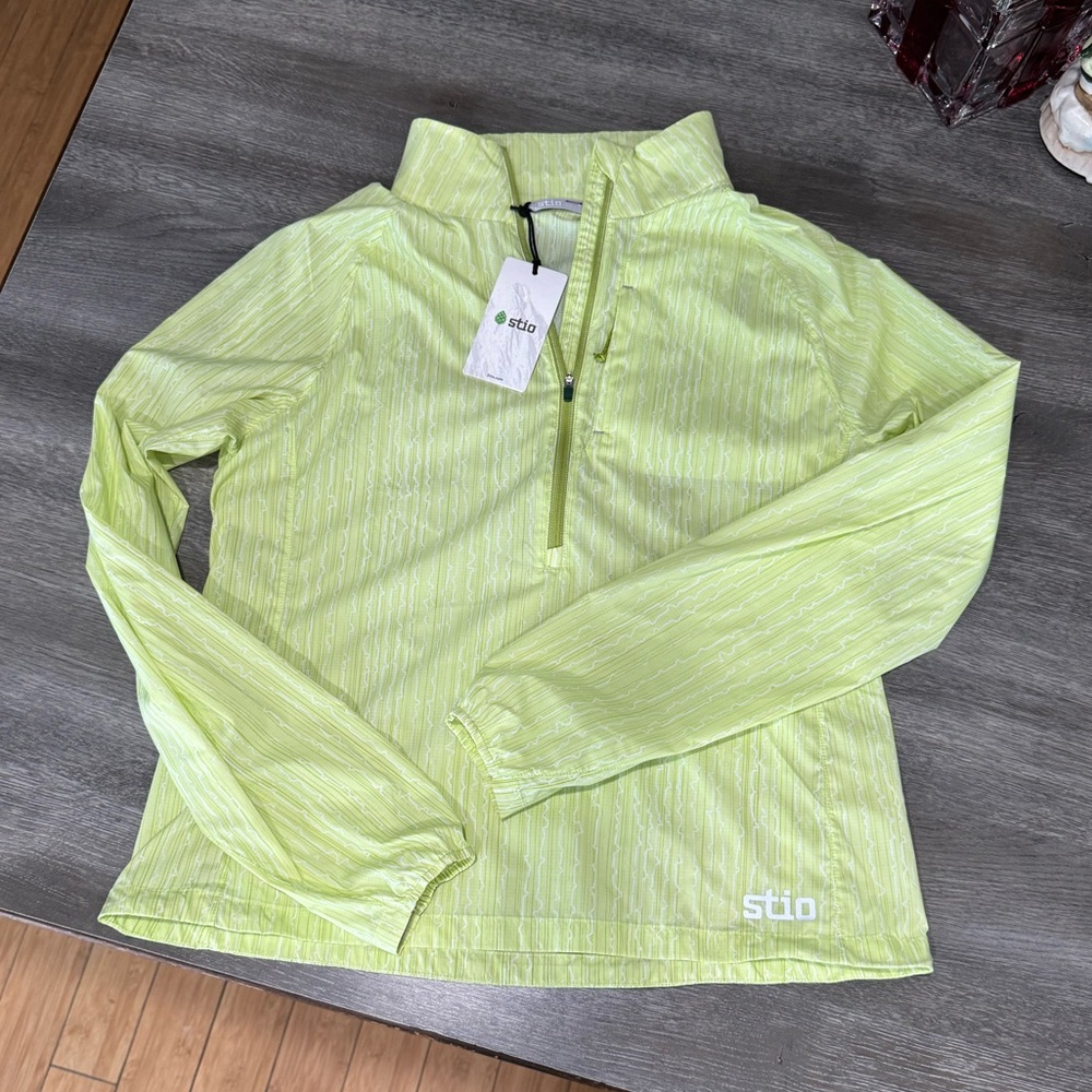 Stio women’s Second Light Pullover in Green Tea Bark. Medium.